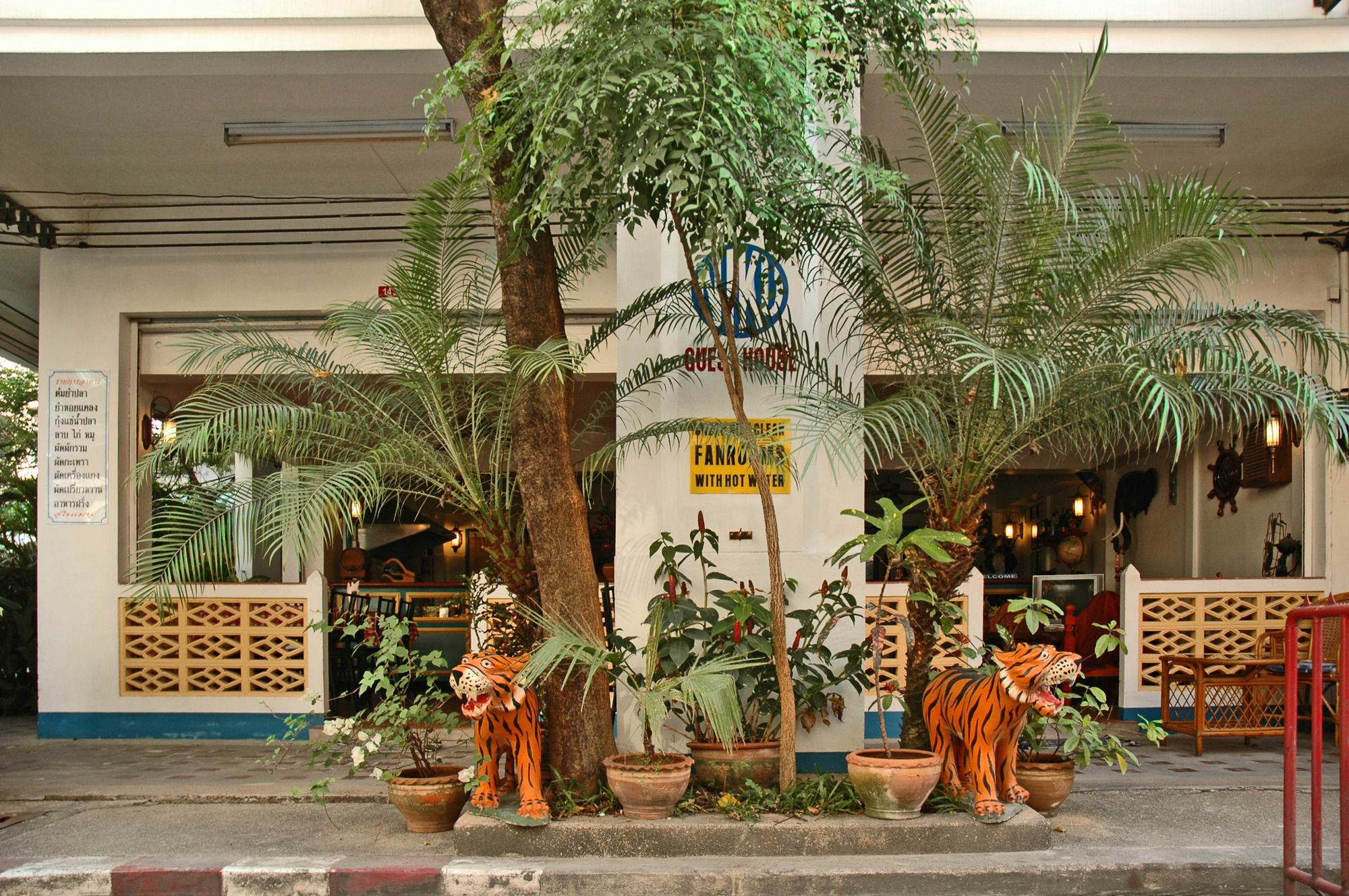 Niku Guesthouse Patong 외부 사진